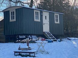 Tranquil Cabin Retreat Near Chepstow