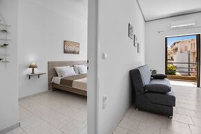 Seafront Apartment in Chania 7