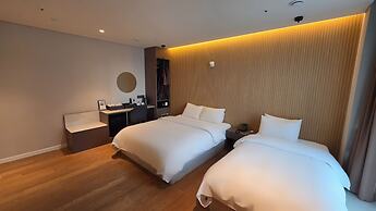 The Gleam Hotel