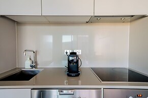 Modern studio with free wifi & parking