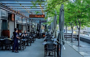 Modern studio with free wifi & parking