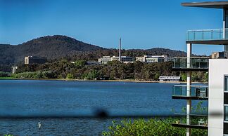 Modern studio with free wifi & parking