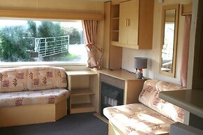 Lovely Bk Calypso Bluebird 6 Berth Holiday Caravan