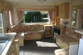 Lovely Bk Calypso Bluebird 6 Berth Holiday Caravan