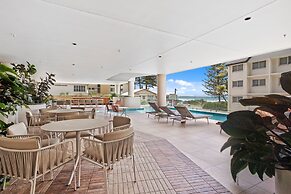 Luxury Hinterland View on Palm Beach