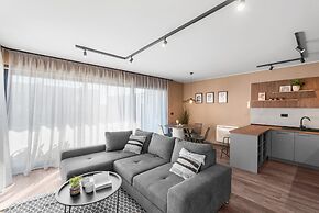 Modern Apartment With Private Swimming Pool