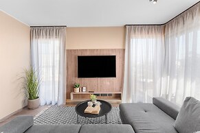 Modern Apartment With Private Swimming Pool
