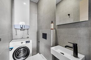 Modern Apartment With Private Swimming Pool