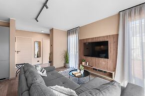 Modern Apartment With Private Swimming Pool