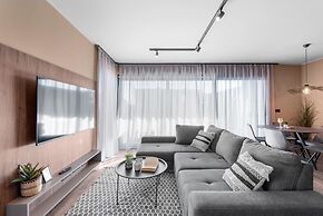 Modern Apartment With Private Swimming Pool