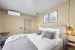 Modern Apartment With Private Swimming Pool