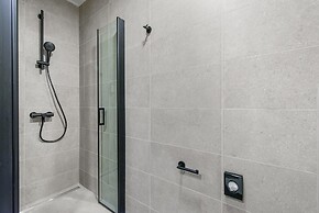 Modern Apartment With Private Swimming Pool