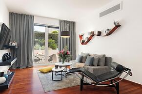 Serena Calm Pool House