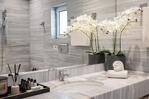 Serena Calm Pool House