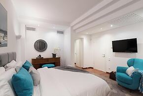 Serena Calm Pool House