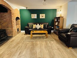 Holyland House - Greenacres Estates