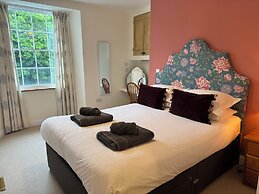 Holyland House - Greenacres Estates