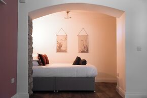 Holyland House - Greenacres Estates