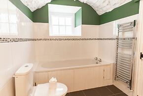 Holyland House - Greenacres Estates