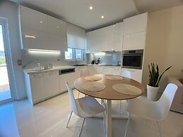 White Dome Apartment I
