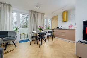 Lumina spacious apartment in Warsaw