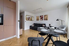 Lumina spacious apartment in Warsaw