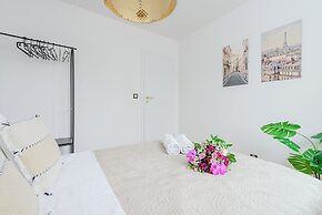 Lumina spacious apartment in Warsaw