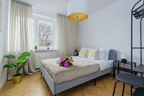 Lumina spacious apartment in Warsaw