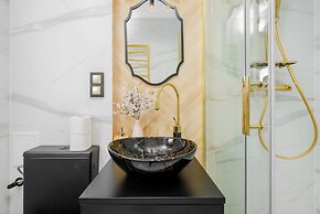 Lumina spacious apartment in Warsaw
