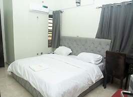 Top Crown Hotel and Suites