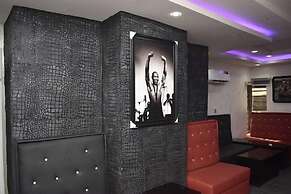 Top Crown Hotel and Suites