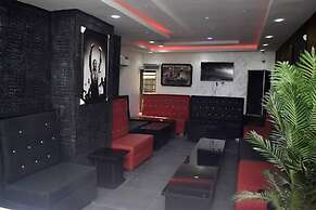 Top Crown Hotel and Suites