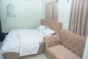 Top Crown Hotel and Suites