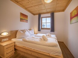 Luxurious Chalet With Sauna in Konigsleiten