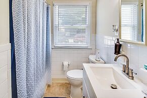 3 Mi to Huntington Beach: Hampton Family Home!