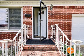 3 Mi to Huntington Beach: Hampton Family Home!