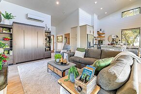 Dreamy Hilltop View: Roseburg Wine Country Retreat