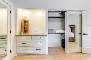 Dreamy Hilltop View: Roseburg Wine Country Retreat