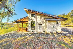 Dreamy Hilltop View: Roseburg Wine Country Retreat