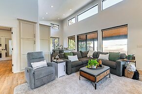 Dreamy Hilltop View: Roseburg Wine Country Retreat