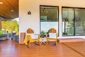 Dreamy Hilltop View: Roseburg Wine Country Retreat