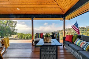 Dreamy Hilltop View: Roseburg Wine Country Retreat