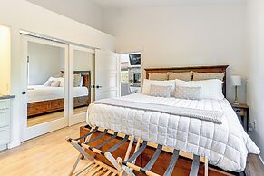 Dreamy Hilltop View: Roseburg Wine Country Retreat