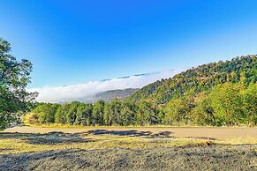 Dreamy Hilltop View: Roseburg Wine Country Retreat