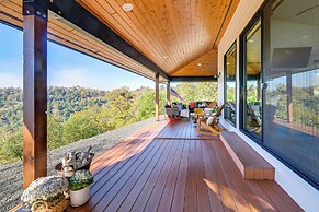 Dreamy Hilltop View: Roseburg Wine Country Retreat