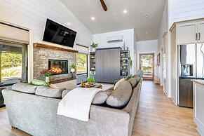 Dreamy Hilltop View: Roseburg Wine Country Retreat