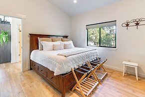 Dreamy Hilltop View: Roseburg Wine Country Retreat