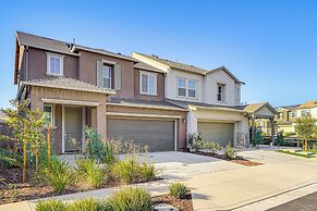 8 Mi to Lincoln Park: Family-friendly Tracy Home