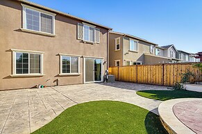 8 Mi to Lincoln Park: Family-friendly Tracy Home