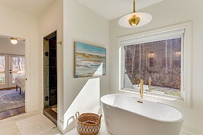 Walk to Nantahala Forest: Mtn-view Creekside Haven